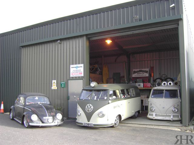 1959 VW type 2 Kombi on Air belonging to Cheers Boatyardbus