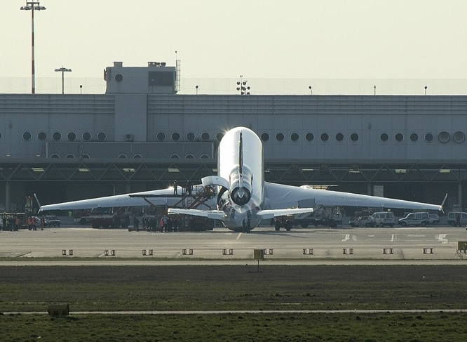 [jeu] A 10 000 mètres. - Page 6 Alitalia_md11