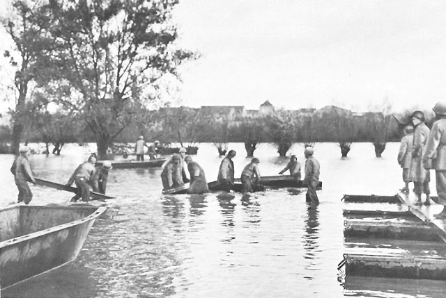 Passage de la Moselle par la 90 DI US USA-E-Lorraine-p392