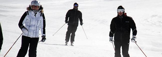 El príncipe Felipe esquía en Sierra Nevada. Febrero de 2012 Rienda-principe--647x231