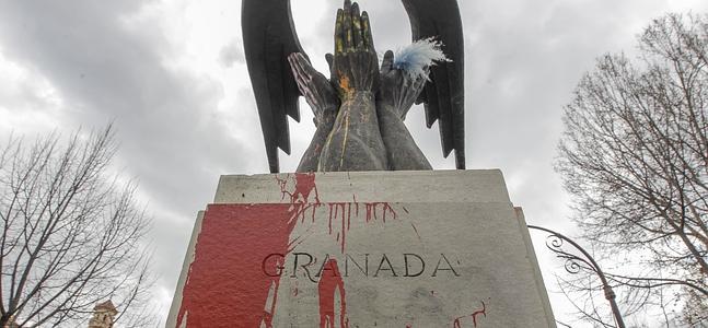 El Ayuntamiento de Granada retirará el monolito dedicado a José Antonio Primo-2--647x300