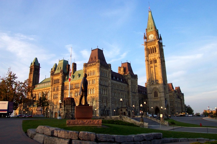 اوتاوا : كندا / Ottawa : Canada Parliament%20Hill%20view%202-Ottawa