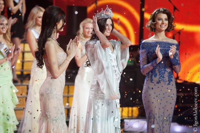 2010 | MU | Russia | Irina Antonenko - Page 2 Miss_russia_2010_Irina_antonenko_4-650x433