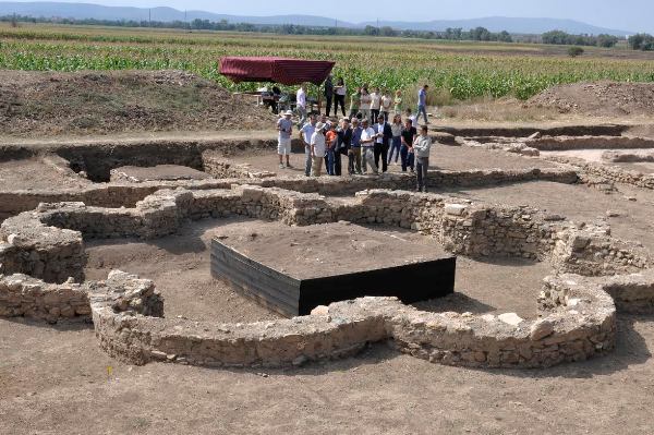 Kosova mund të jetë djep i krishterimit jo vetëm në Ballkan, por në Evropë dhe më gjerë. Vizita_ne_Lokalitetin_Arkeologjik_Ulpiana-9