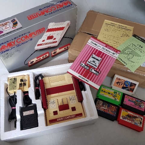 [VDS] FAMICOM boxed + jeux 15212977671251276389