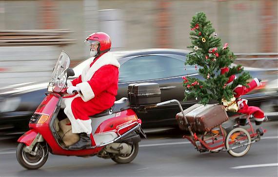 joyeuses fètes a toutes et a tous !!! - Page 2 Pere-noel-moto