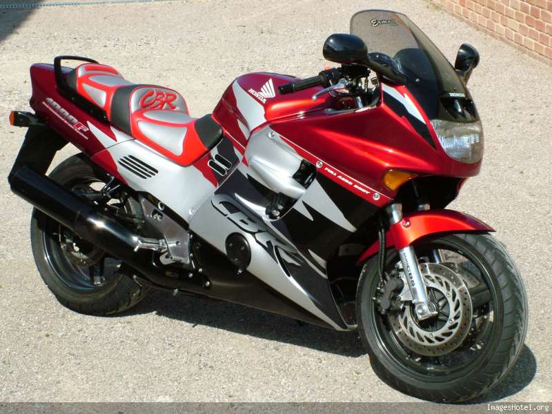 [VENDS] Honda CBR 1000F Dual CBS, 29000kms 1ere main Dscf7170