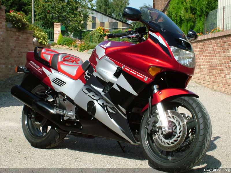 [VENDS] Honda CBR 1000F Dual CBS, 29000kms 1ere main Dscf7171