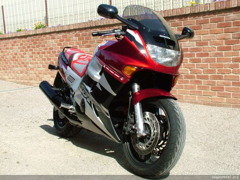 [VENDS] Honda CBR 1000F Dual CBS, 29000kms 1ere main Dscf7179