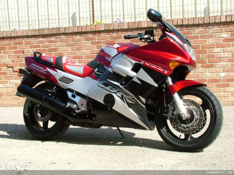 [VENDS] Honda CBR 1000F Dual CBS, 29000kms 1ere main Dscf7184