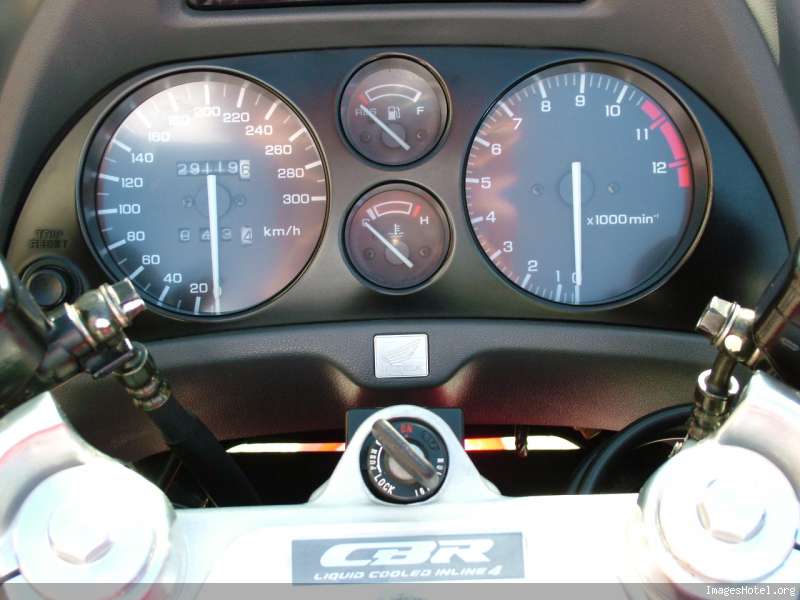 [VENDS] Honda CBR 1000F Dual CBS, 29000kms 1ere main Dscf7189