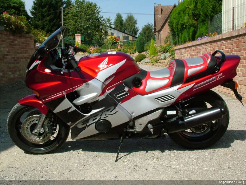 [VENDS] Honda CBR 1000F Dual CBS, 29000kms 1ere main Dscf7197