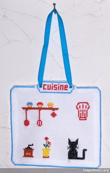 Nouvelle broderie en commun n°2 - Page 2 Martine26cuisine