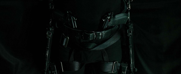 Tenue CQB Matrix 600px-MatrixWalkingArsenal-1