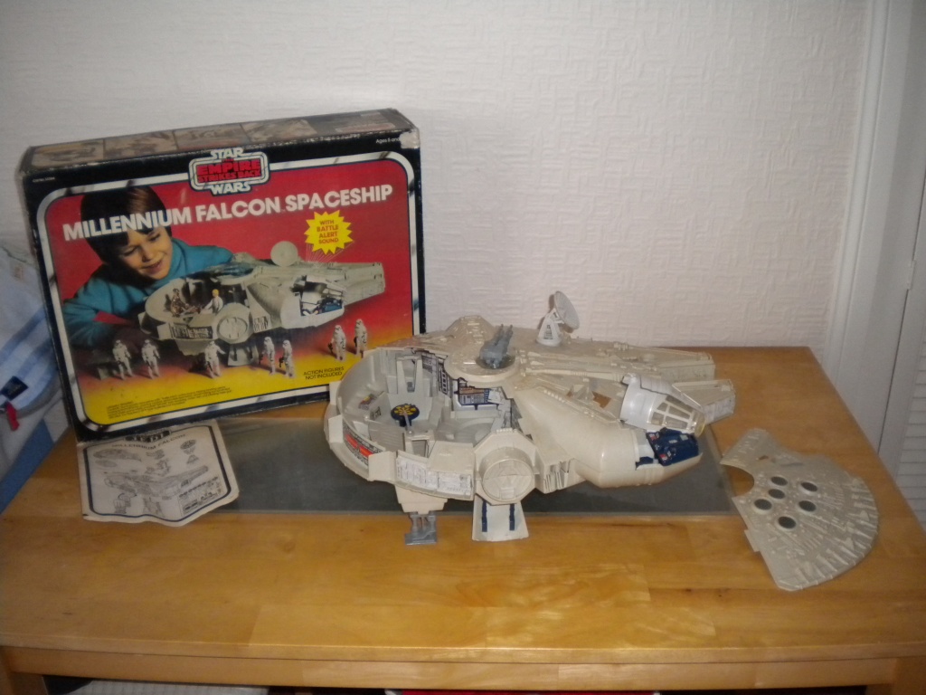 millenium falcon boxed tt for figures Millen10