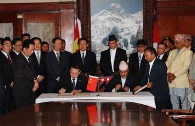 ¿Se ha convertido el Nepal en la nueva colonia china?  Zhang_in_Nepal