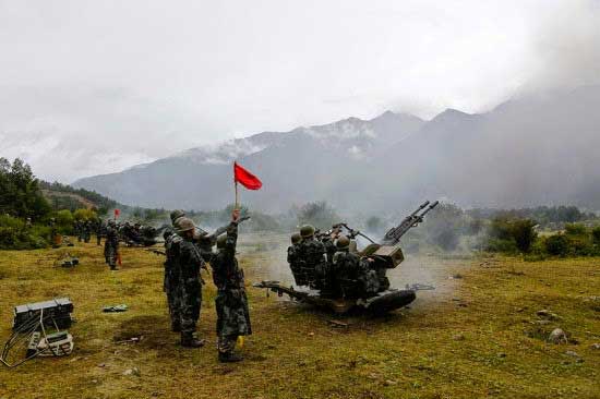 Frecuentes ejercicios militares  con fuego real en el Tíbet alarman a la India  PLA-training-8