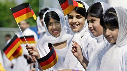 Fertility Day - Pagina 3 Muslim_Girls_Germany_25