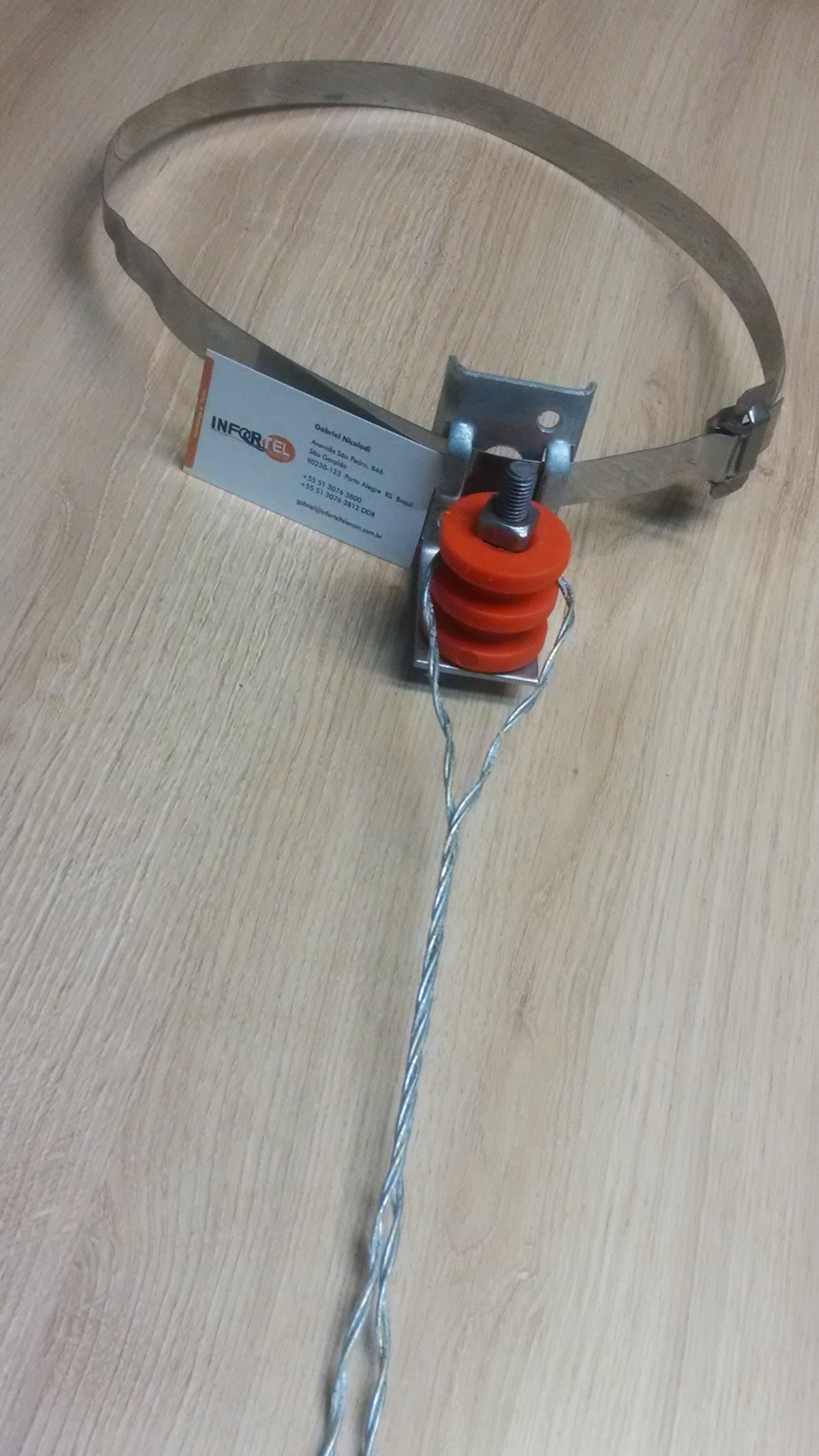 Conjunto de ancoragem e instalação cabo drop óptico com mensageiro de aço IMG_20140710_175809152