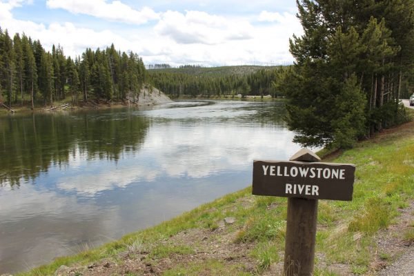 SEGUIMIENTO DEL SUPERVOLCÁN YELLOWSTONE , UN PELIGRO LATENTE . - Página 16 Pesca-yellowstone-river-e1471638313353