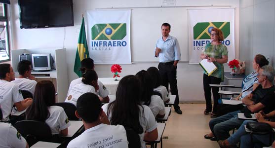 [Brasil] Projeto Hangar do Aprendiz forma primeira turma de 2013  Formatura-Hangar-Aprendiz-2