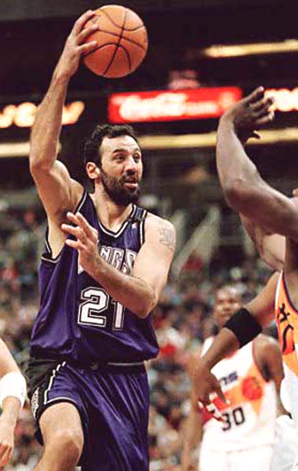 Nets Block Divac1