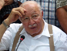 Erbakan da gazeteci kovdurmak istemiş. 99198