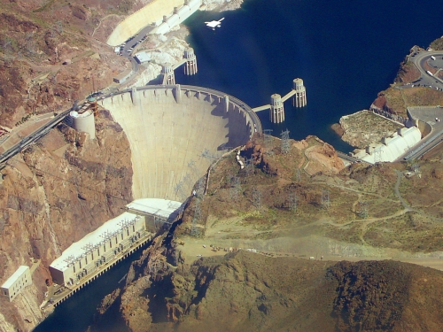 Hoover-Damm Hoover_dam_from_air-Copyright-Public-Domain_500px