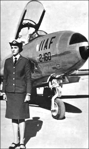 [√] État Impérial d'Iran / Dowlat-e Shāhanshāhi-ye Irān  Women_officer_iran_airforce