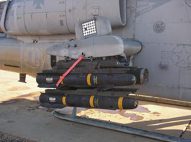 عقد جديد لصواريخ هيلفاير لمصر والعراق والسعوديه وقطر ولبنان والاردن  640px-Hellfire-Missiles-on-US-AH-1W-Super-Cobra-Balad-Air-Base-Iraq-2005
