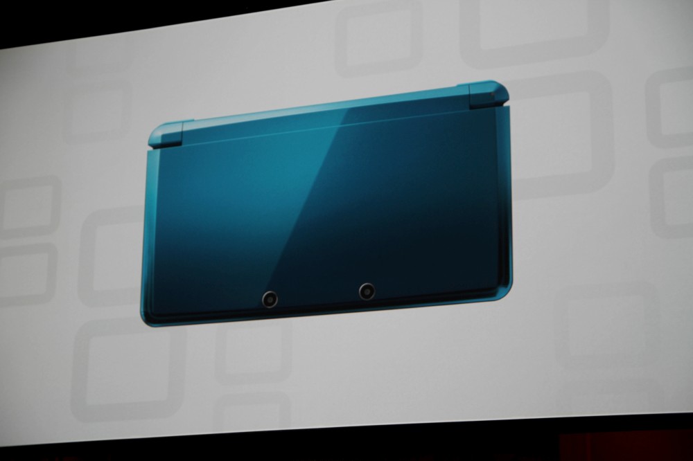 [E3 2010] Presentada la Nintendo 3DS Nintendo-3ds-oficial-4