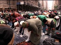 “The Times”: 100 mijë anglezë zgjedhin Islamin 200-150_1293786478