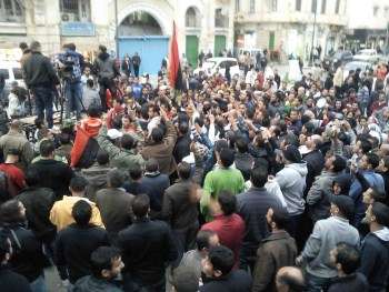 صور من مظاهرات بنغازي التي تطالب بتصحيح مسار الثورة ^^ N00121668-r-b-006
