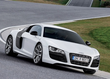 Que coche os comprarias si tuvierais dinero considerable? 2011-Audi-R8-Spyder-with-V10