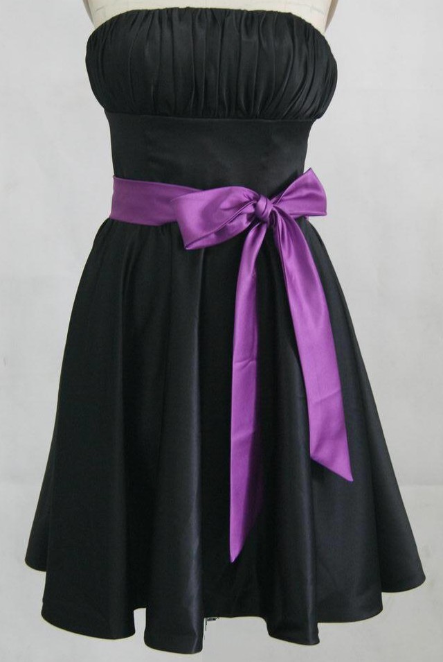 فسآتين لون آسود قصيرة | ححملة آنيقة ~  2036_short_black_bridesmaid_dress_with_purple_sash1