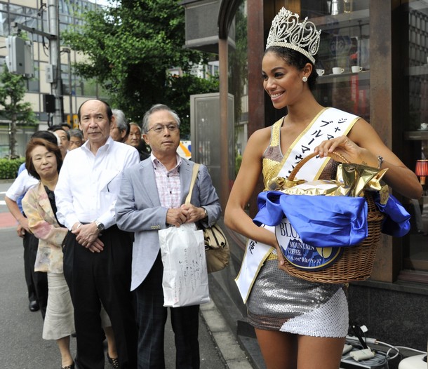 Sexiest Beauty Queen 2000-2013 - Top 15 Announcement - updated 2010-2013 - Page 9 Yendi-phillips-tokyo-japan-2