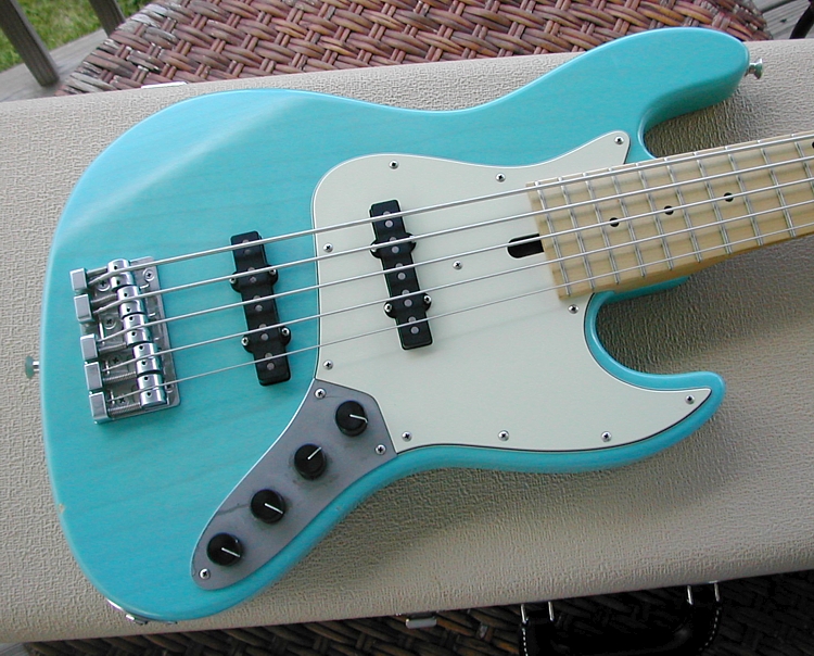 Mostre o mais belo Jazz Bass que você já viu Blue_sadowsky