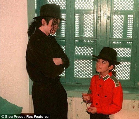 Papai Michael e o Instinto Paternal Article-1201374-jacksoncut