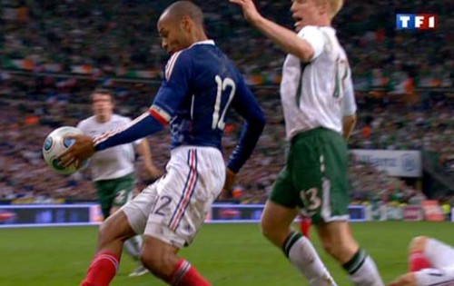 --> EURO 2016 <-- - Page 3 Main-de-thierry-henry-france-irelande