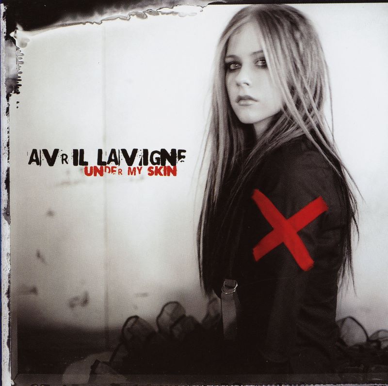 Resimler Avril_lavigne_under_my_skin_2004