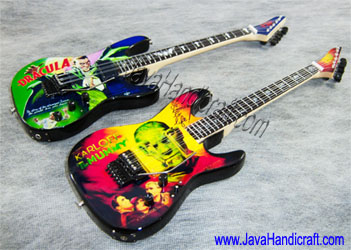 KIRK HAMMETT (Cap. I) Kirk%20Hammett%20Metallica%20mini%20guitars