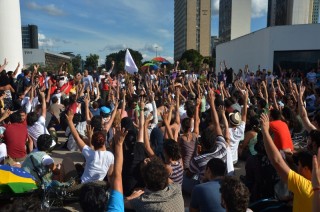 Des chômeurs français et des manifestants brésiliens (Jean-Luc Mélenchon) WDO_4908A_Wilson_Dias-320x212