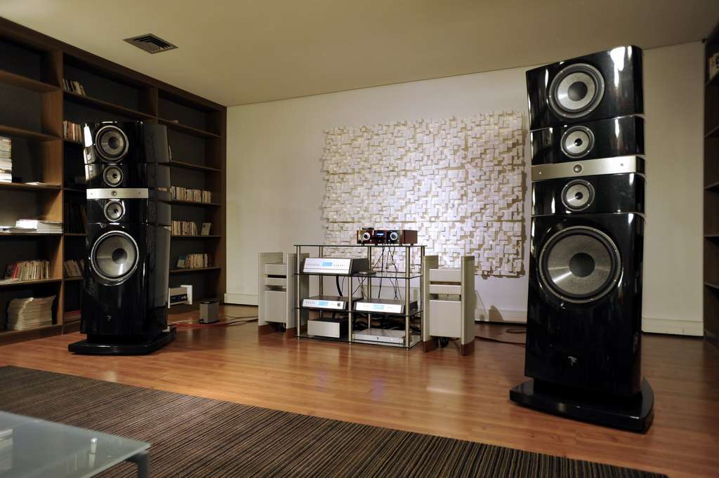 LAS  QUE SUPERAN LOS 100.000$ Visite_Chez_Focal_Auditorium_Utopia_Grande_Utopia_Halcro_DM88_et_Thorens_TEP3800_12