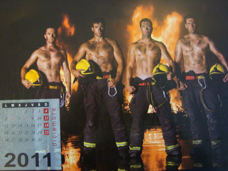 ◊◊ CHIRIGOTA LOS CUENTISTAAAAAAAAAAAS "SEX PORN BOMB"  ♫♫♪♫♪♫ ◊◊◊◊ - Página 16 Calendario-bomberos-malaga-diciembre-2011