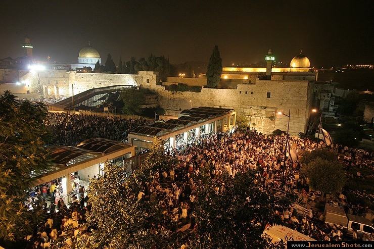 بالصور .. اكبر البوم صور تاريخى للقدس تشهد آلآلام السيد المسيح  Western-Wall-Jerusalem-Day-1