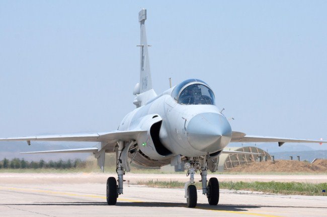 Diario chino considera al JF-17 como "viejo" JF17-turkey-04