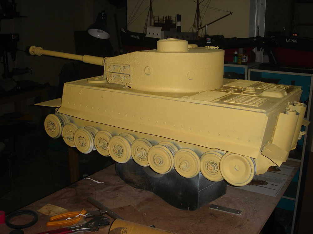 Tank 1/8 en  bois !!!! DSC05671