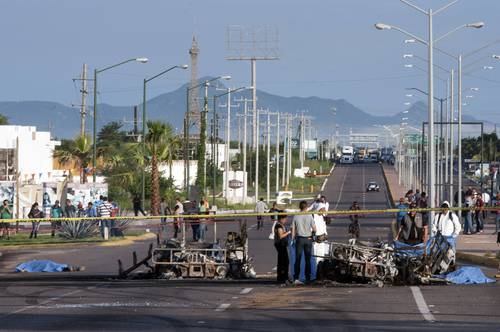 Posible emboscada a convoy militar en Sinaloa - Página 4 004n1pol-1