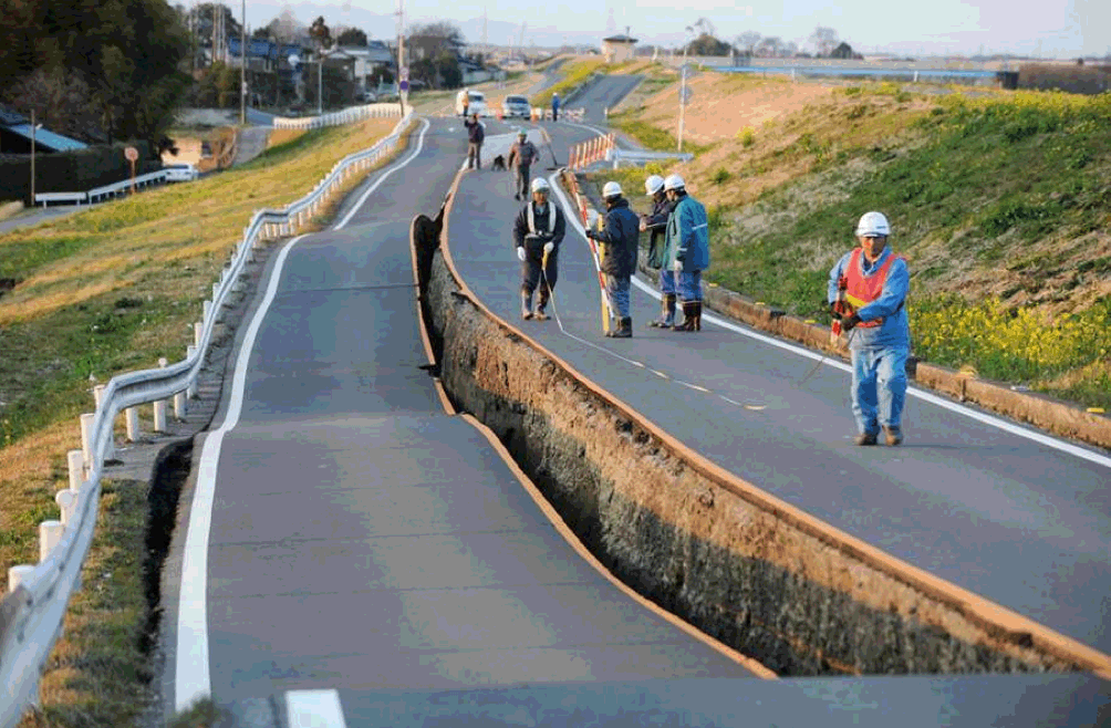 Tsunami au Japon - Page 2 Fracture_route
