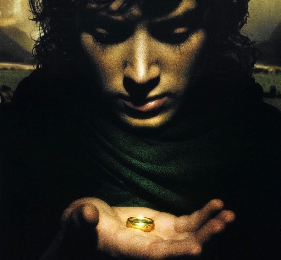 <<<<<<<< IMAGENES ENCADENADAS >>>>>>>> - Página 30 Frodo-y-el-anillo-900x830